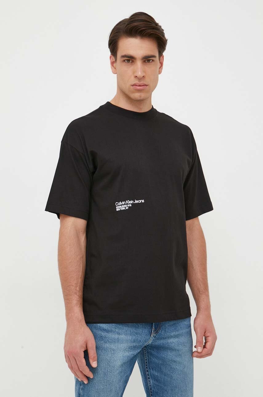 

Памучна тениска Calvin Klein Jeans в черно с принт, Черен