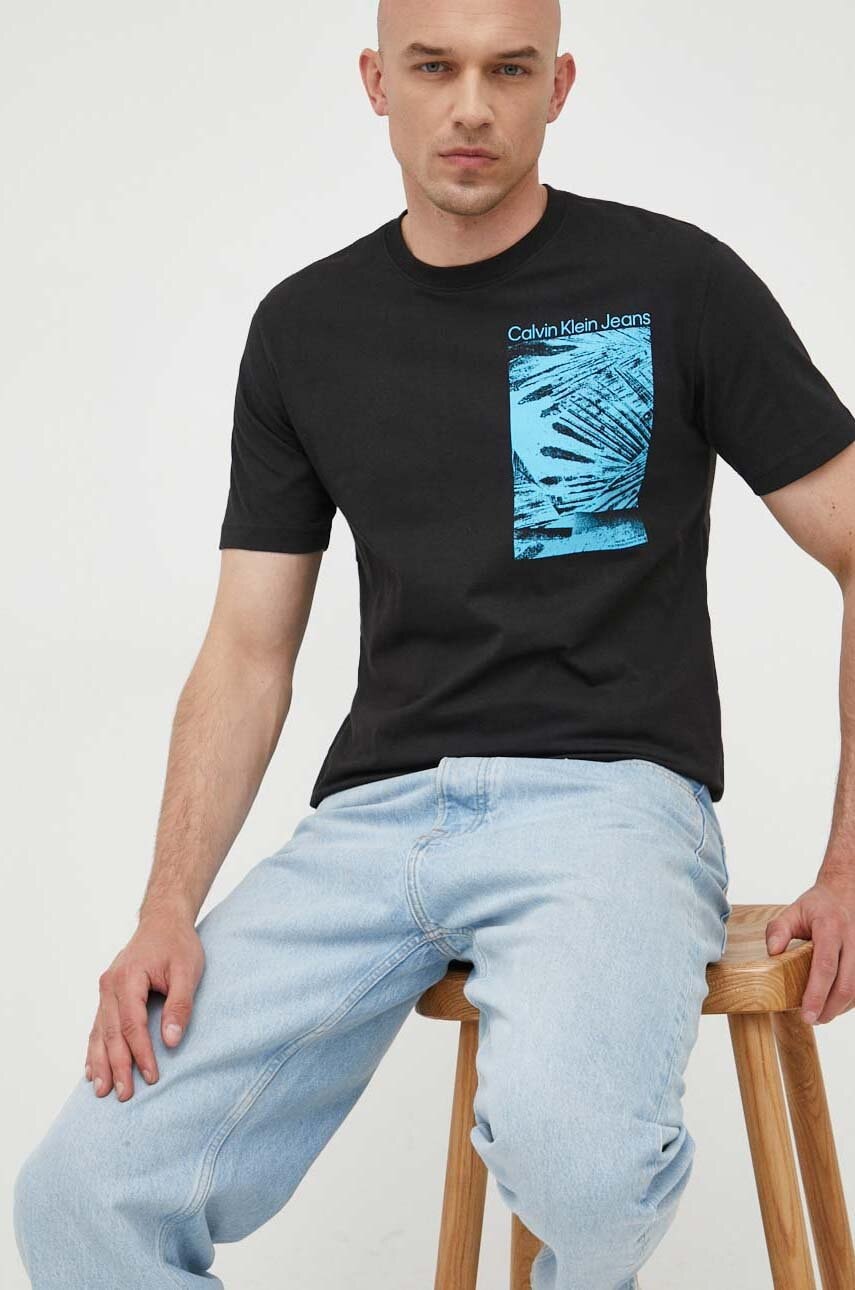 

Памучна тениска Calvin Klein Jeans в черно с принт, Черен