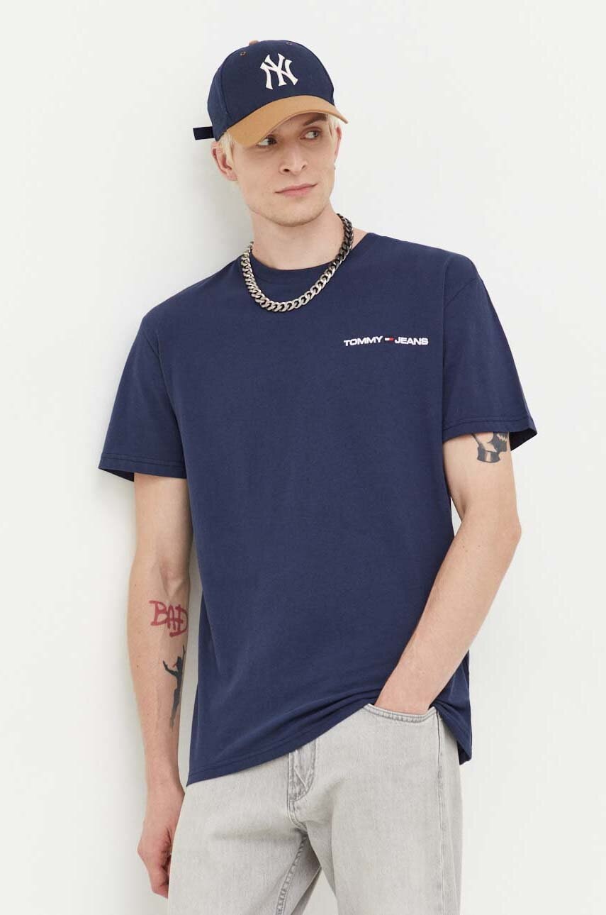 

Памучна тениска Tommy Jeans в тъмносиньо с апликация, Тъмносин