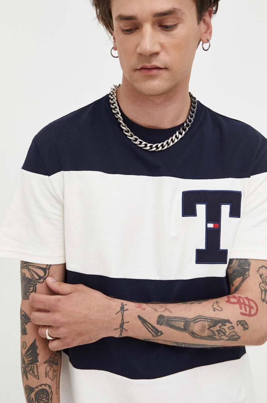 

Хлопковая футболка Tommy Jeans цвет синий с аппликацией