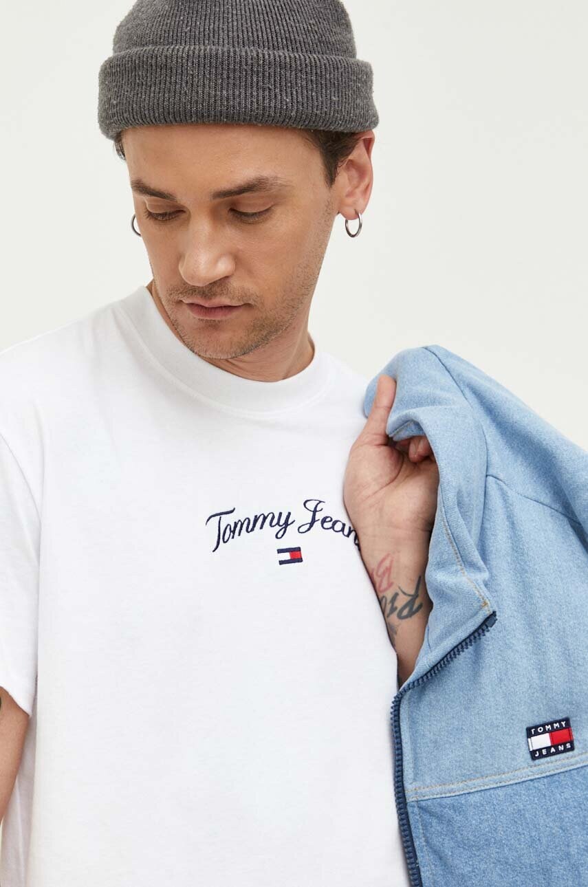 

Хлопковая футболка Tommy Jeans цвет белый с аппликацией