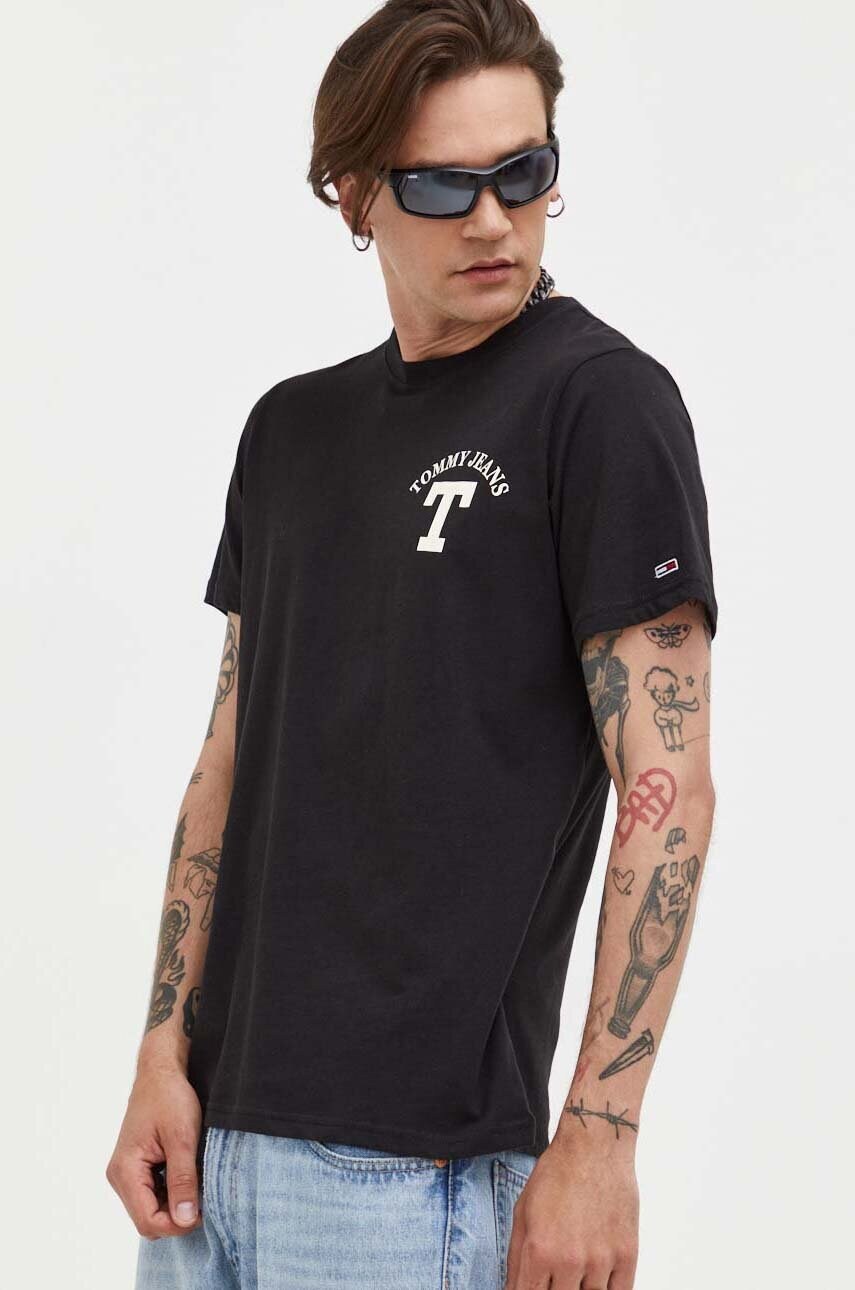 

Хлопковая футболка Tommy Jeans цвет чёрный с принтом