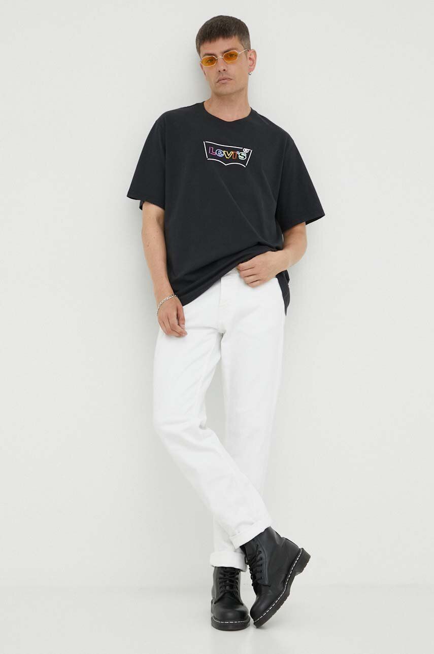 Bavlněné tričko Levi′s černá barva, s aplikací - černá -  100 % Bavlna