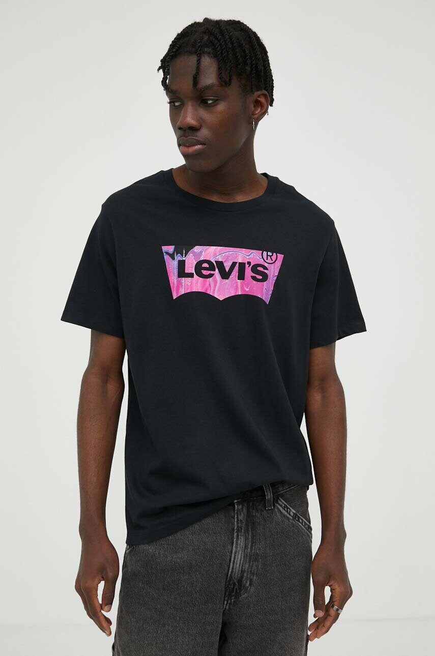 

Памучна тениска Levi's в черно с принт, Черен