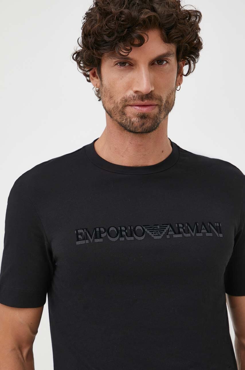 

Памучна тениска Emporio Armani в черно с принт, Черен