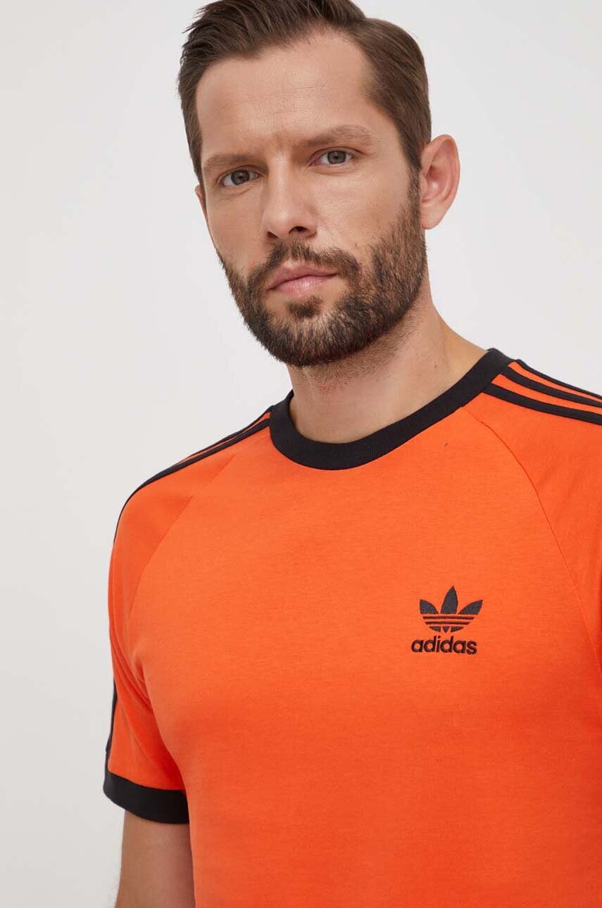 

Бавовняна футболка adidas Originals чоловічий колір помаранчевий з аплікацією