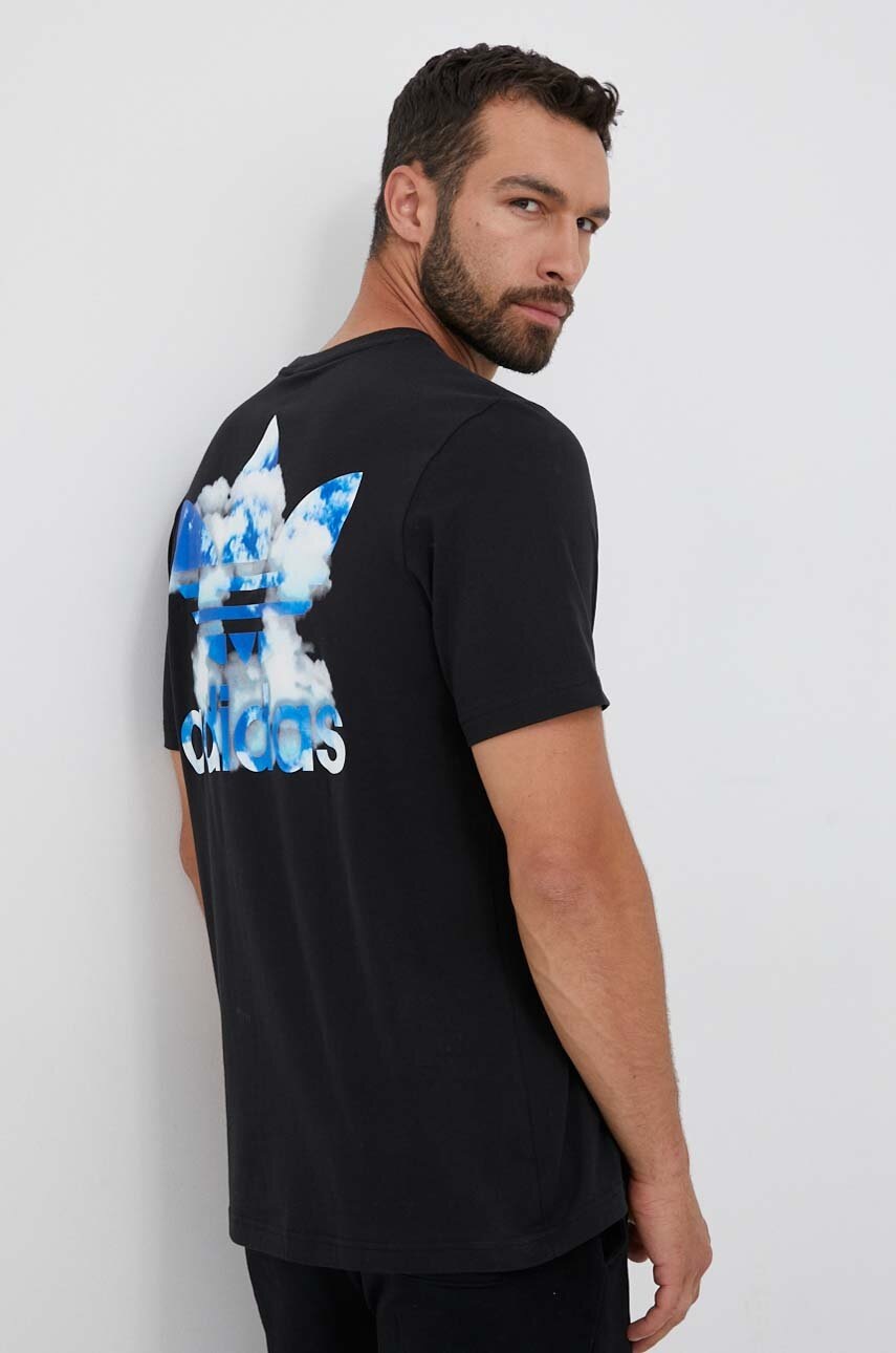 

Хлопковая футболка adidas Originals цвет чёрный с принтом