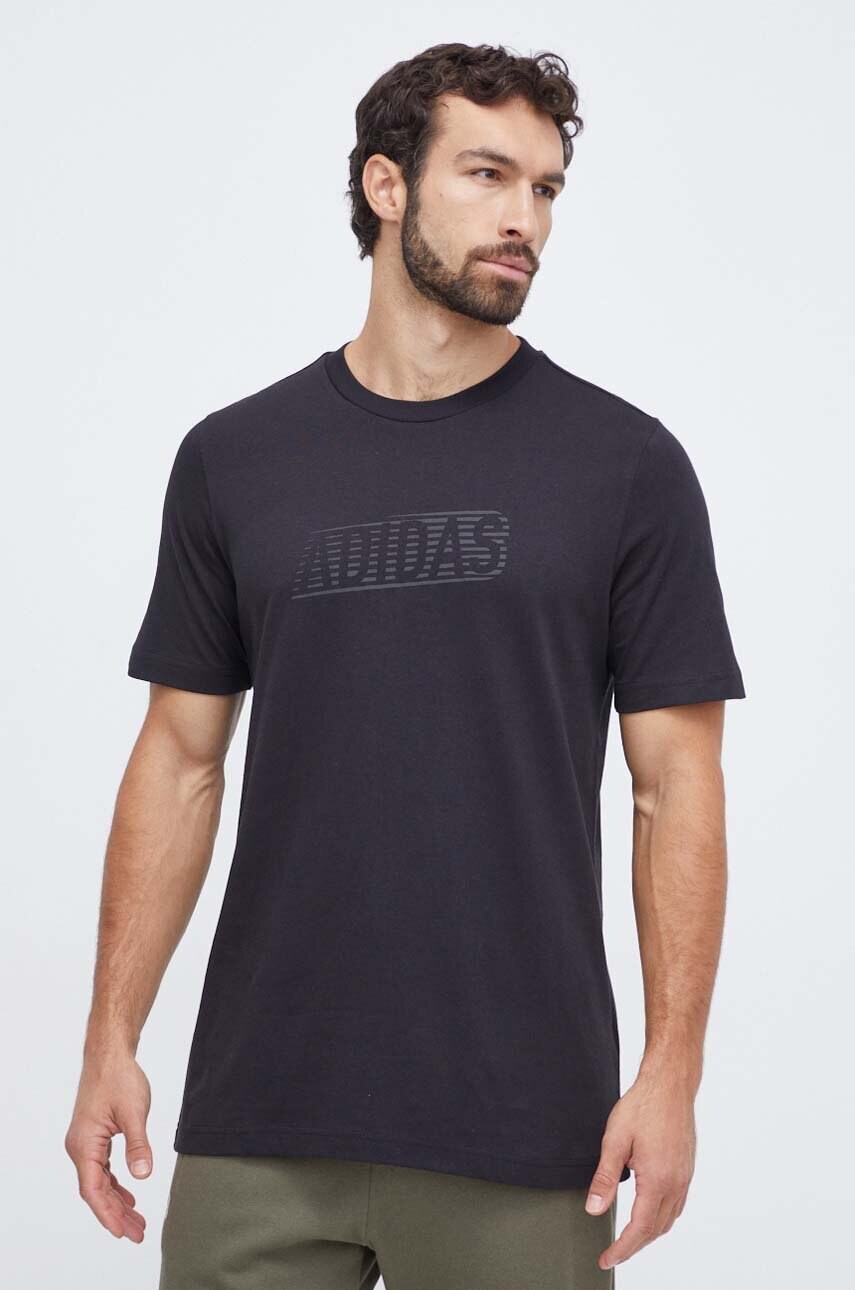 

Бавовняна футболка adidas чоловічий колір чорний з принтом