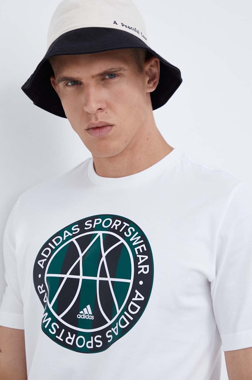 

Бавовняна футболка adidas колір білий з принтом