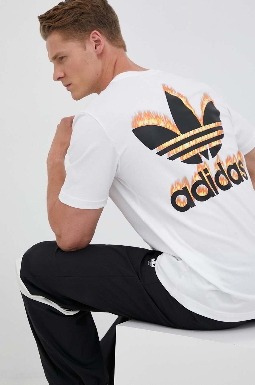 

Хлопковая футболка adidas Originals цвет белый с принтом