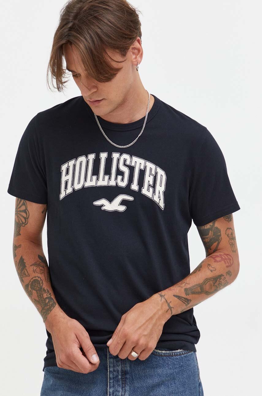 

Памучна тениска Hollister Co. в черно с апликация, Черен