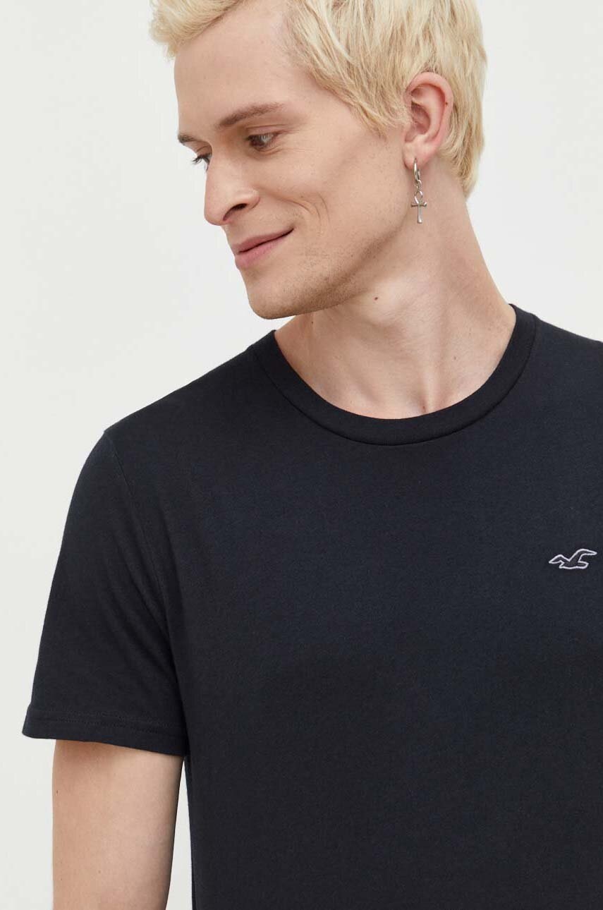 

Памучна тениска Hollister Co. в черно с изчистен дизайн, Черен