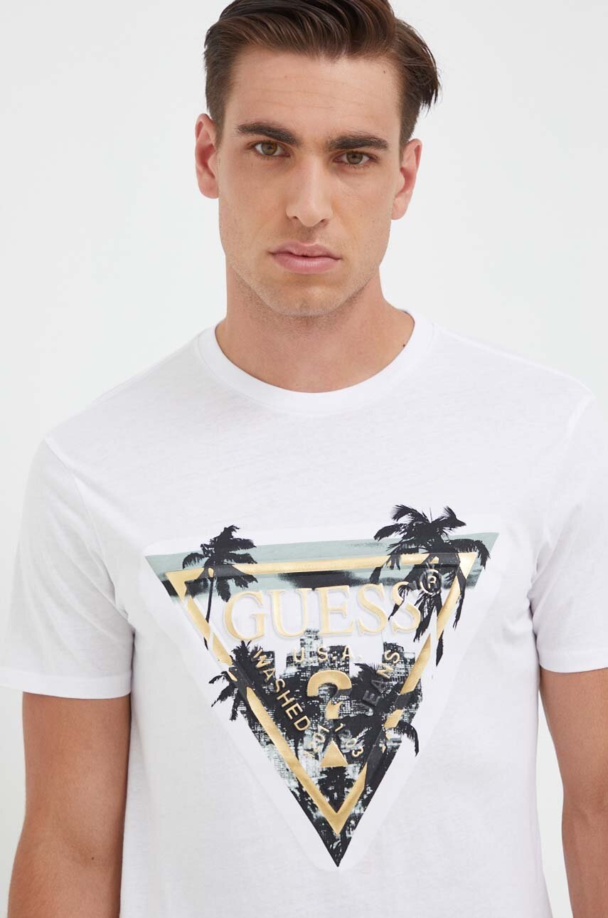 

Хлопковая футболка Guess цвет белый с принтом
