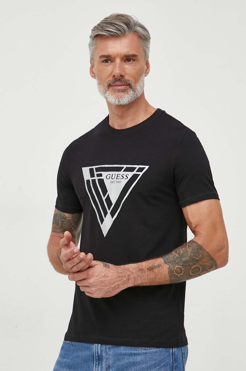 

Тениска Guess в черно с принт, Черен