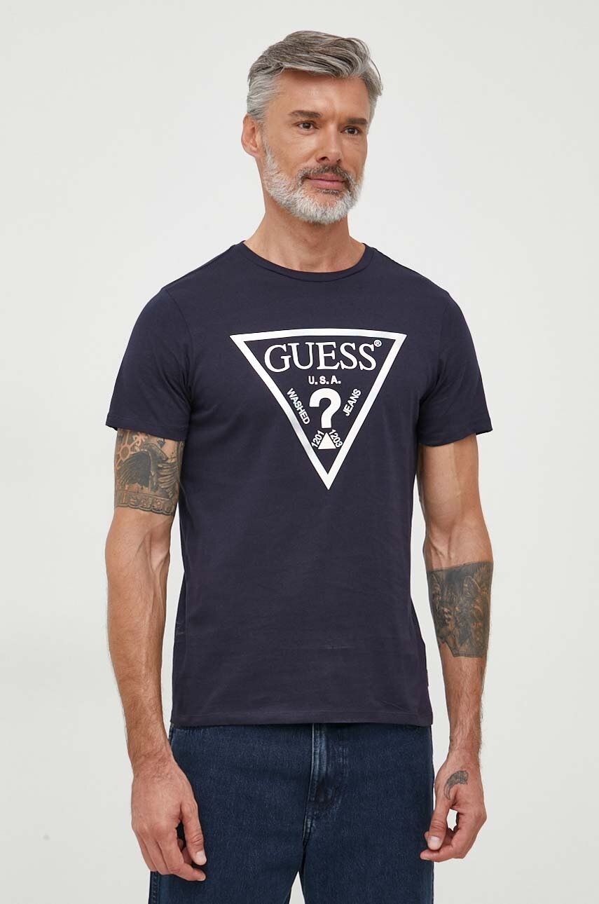 

Бавовняна футболка Guess чоловічий колір синій з принтом