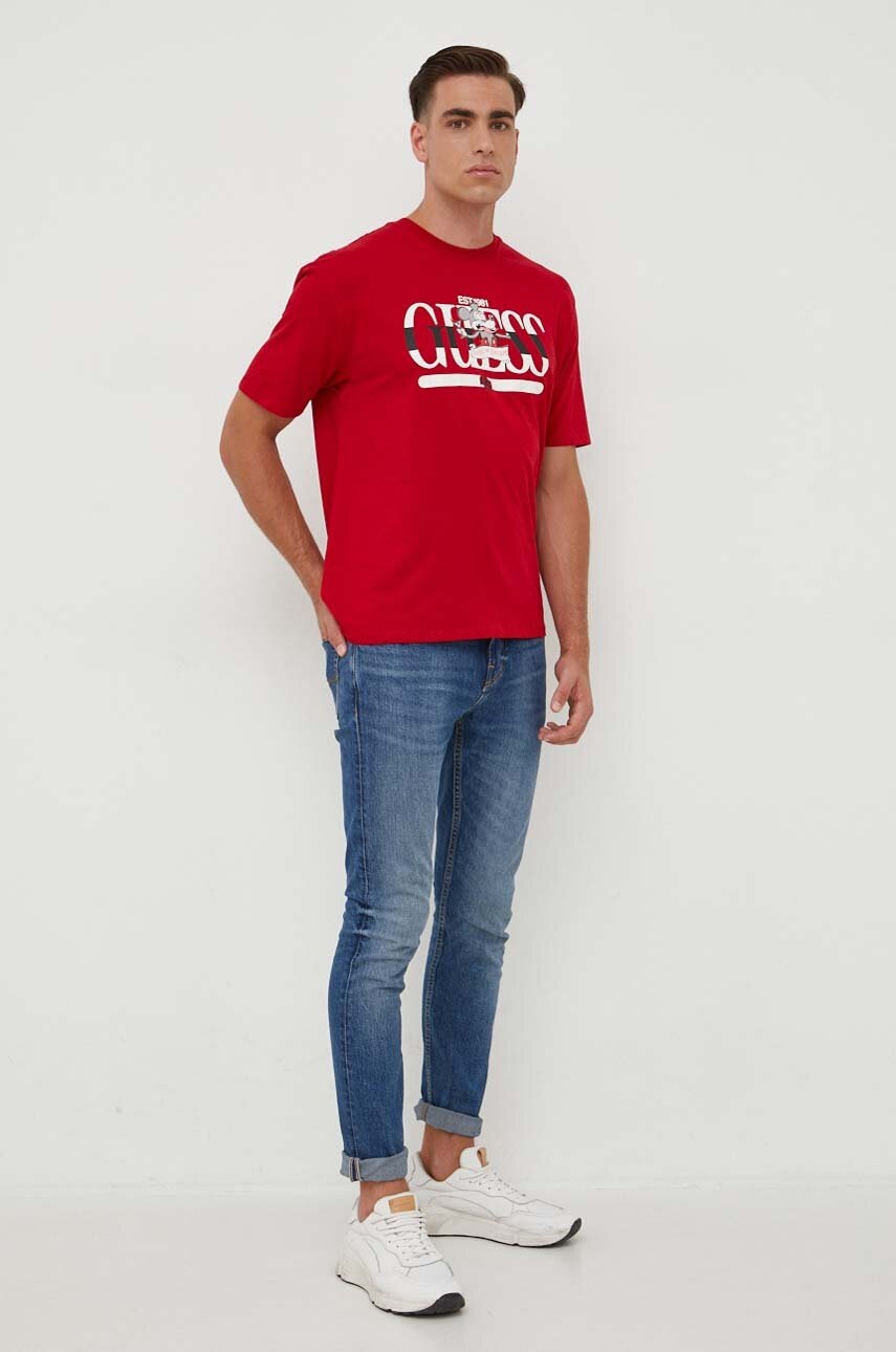 

Памучна тениска Guess Guess x Banksy в червено с принт, Червен