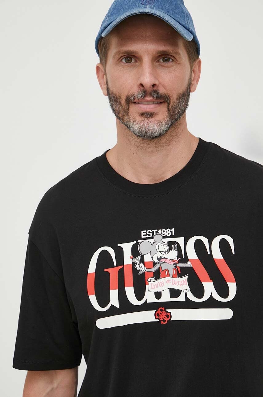 

Хлопковая футболка Guess Guess x Banksy мужская цвет чёрный с принтом