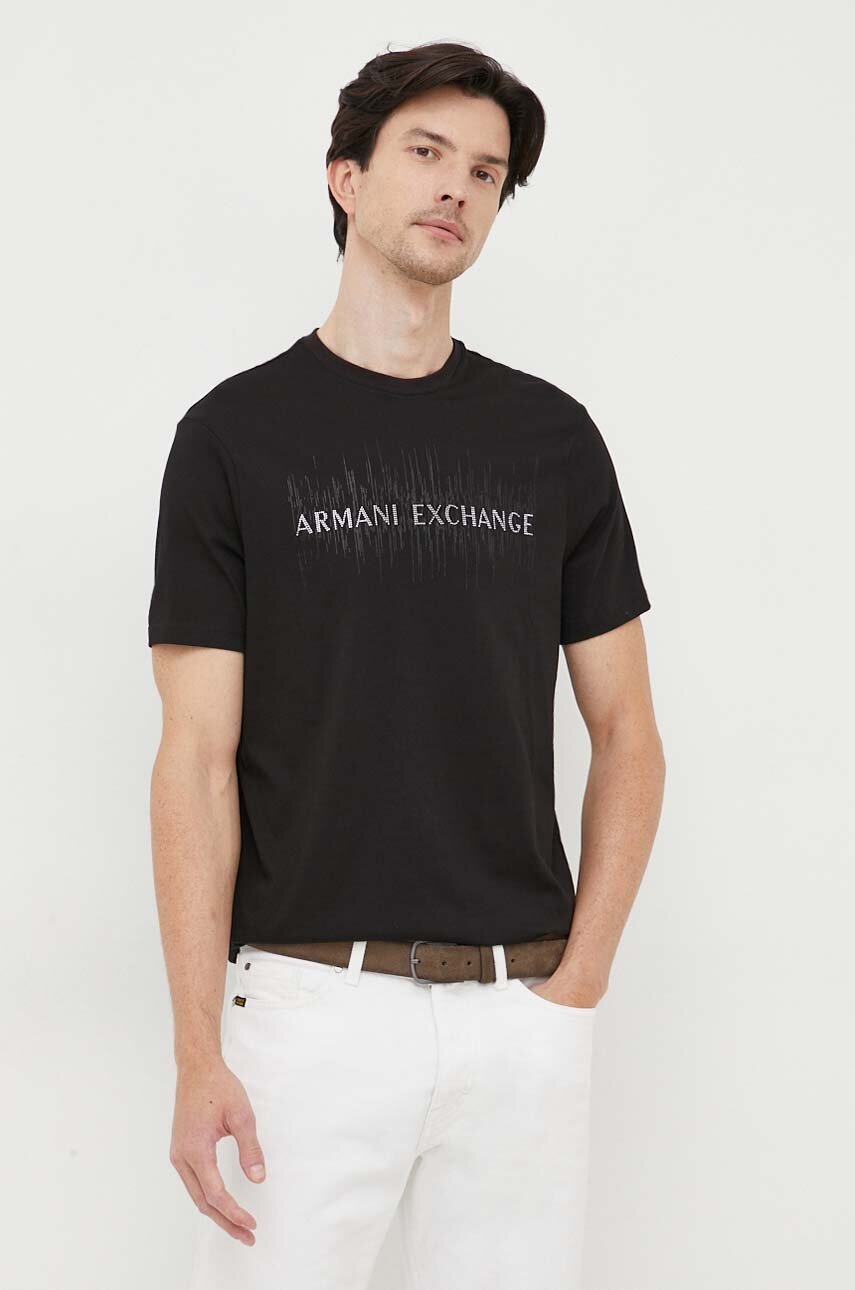 

Хлопковая футболка Armani Exchange цвет чёрный с аппликацией