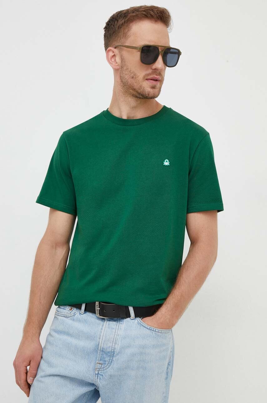 

Хлопковая футболка United Colors of Benetton цвет зелёный однотонный