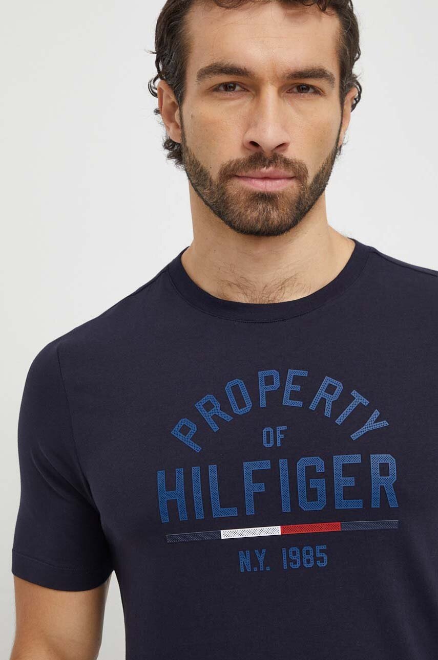 

Футболка Tommy Hilfiger мужской цвет синий с принтом