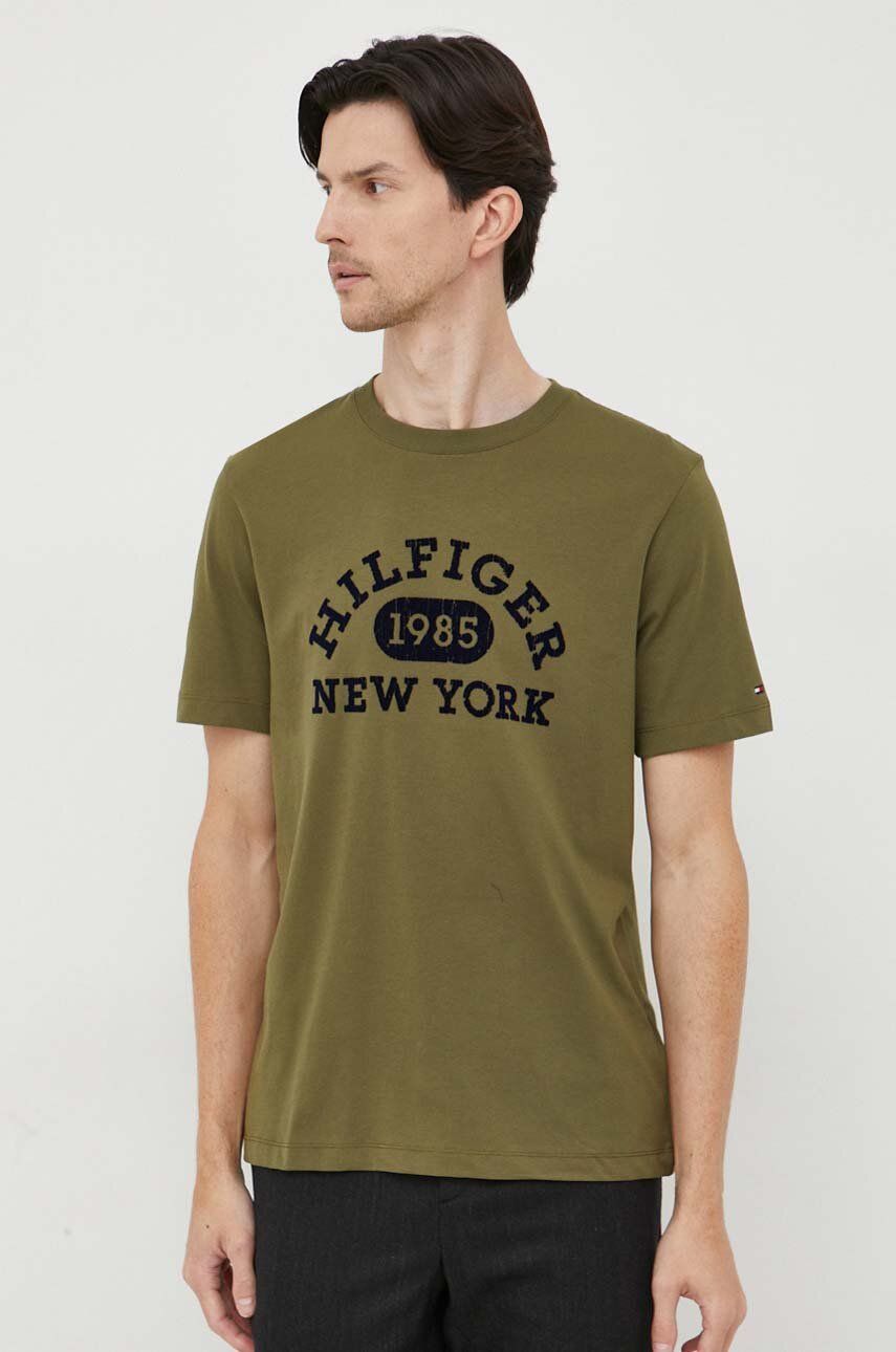 Bavlněné tričko Tommy Hilfiger zelená barva, s aplikací - zelená -  100 % Bavlna
