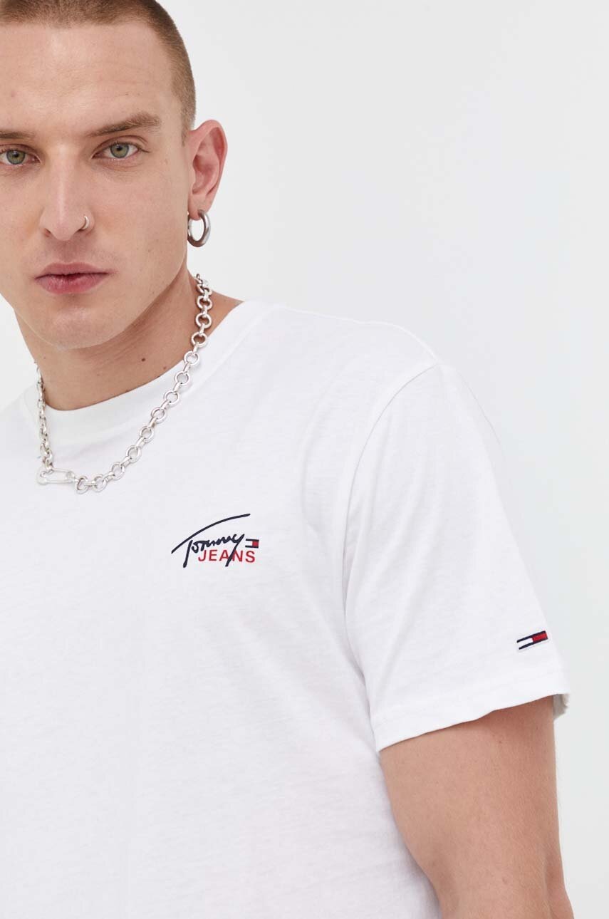 

Памучна тениска Tommy Jeans в бяло с принт, Бял