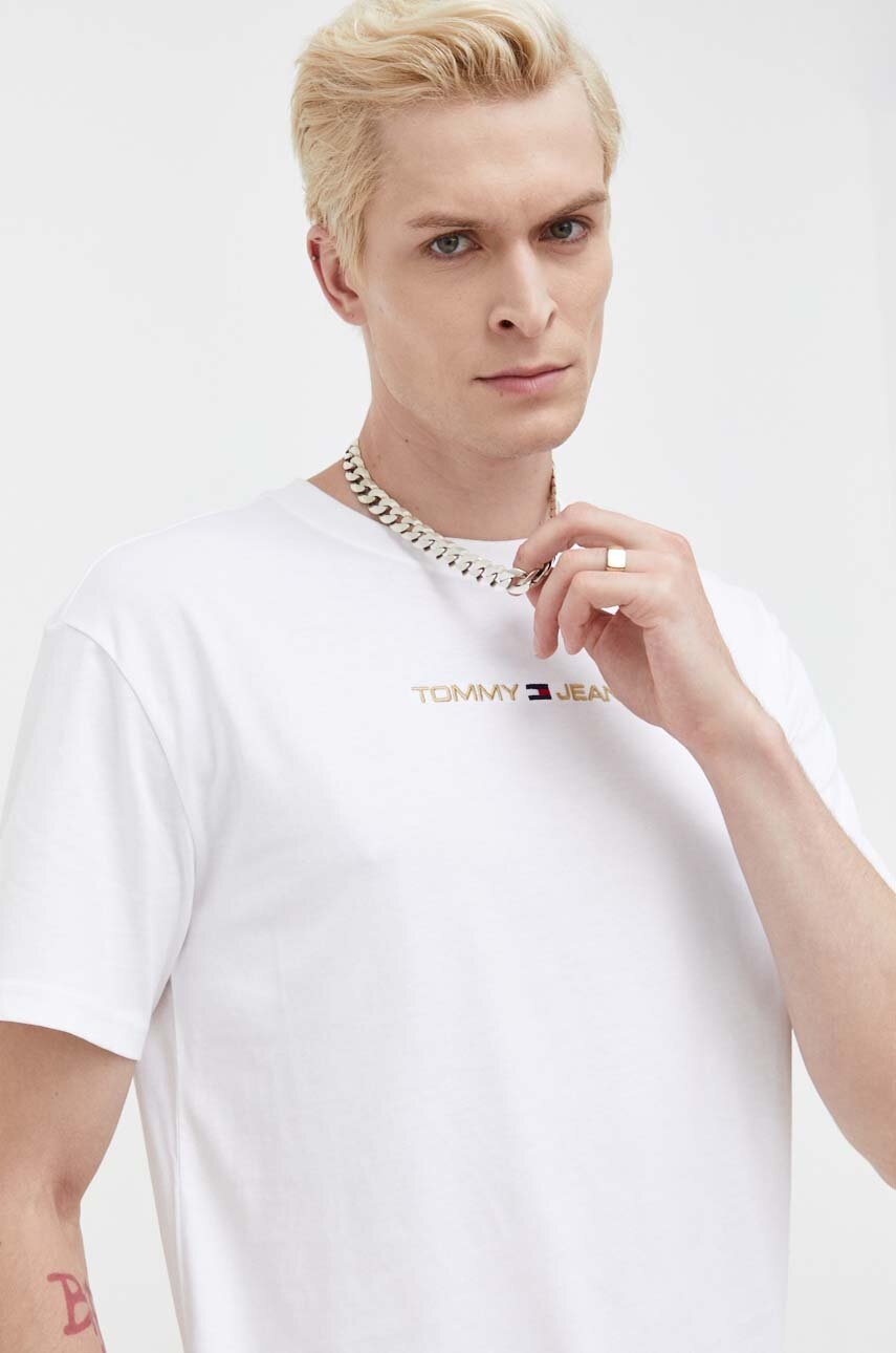 

Хлопковая футболка Tommy Jeans цвет белый с аппликацией