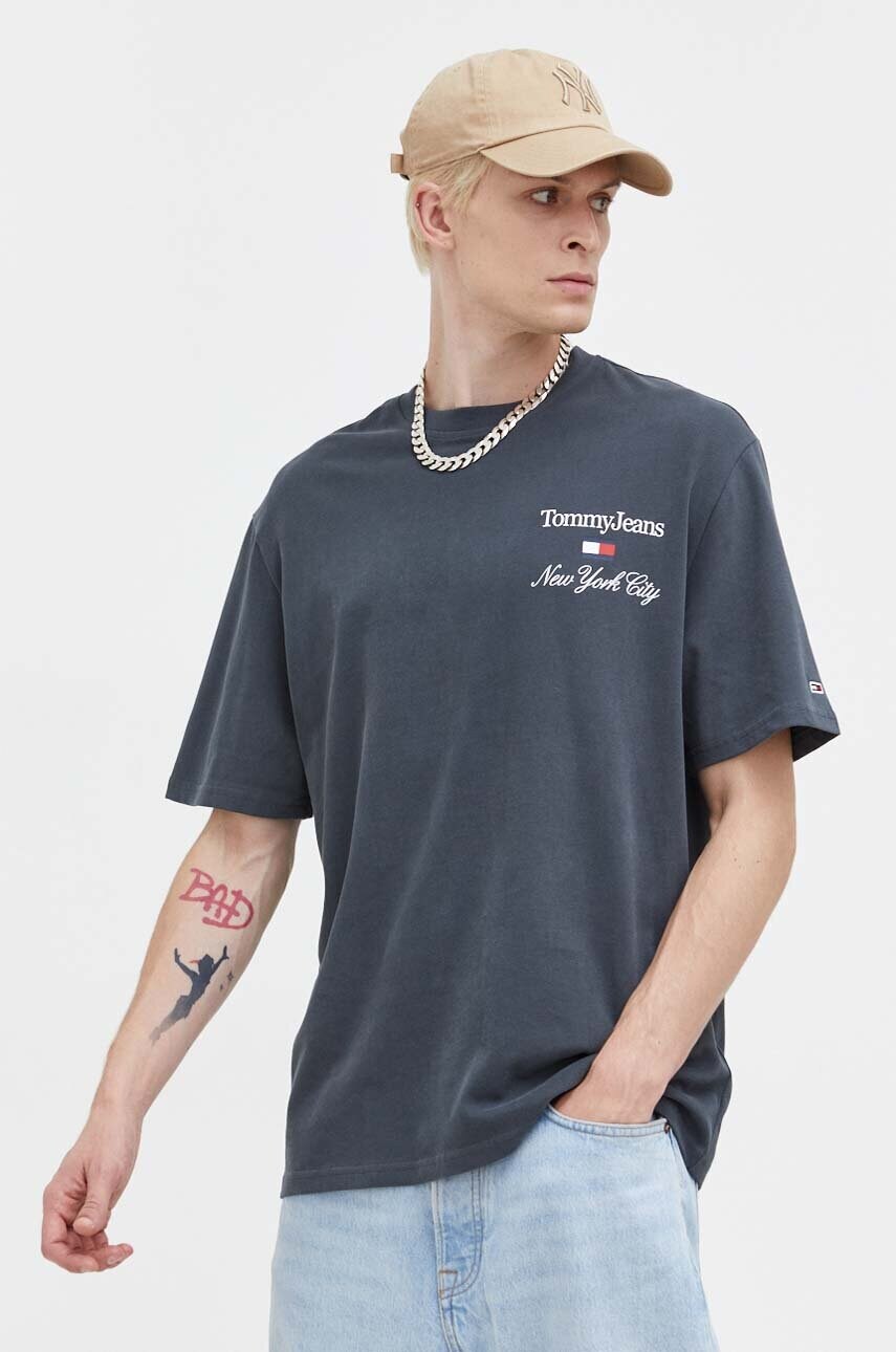 Bavlněné tričko Tommy Jeans šedá barva, s aplikací - šedá - 100 % Bavlna