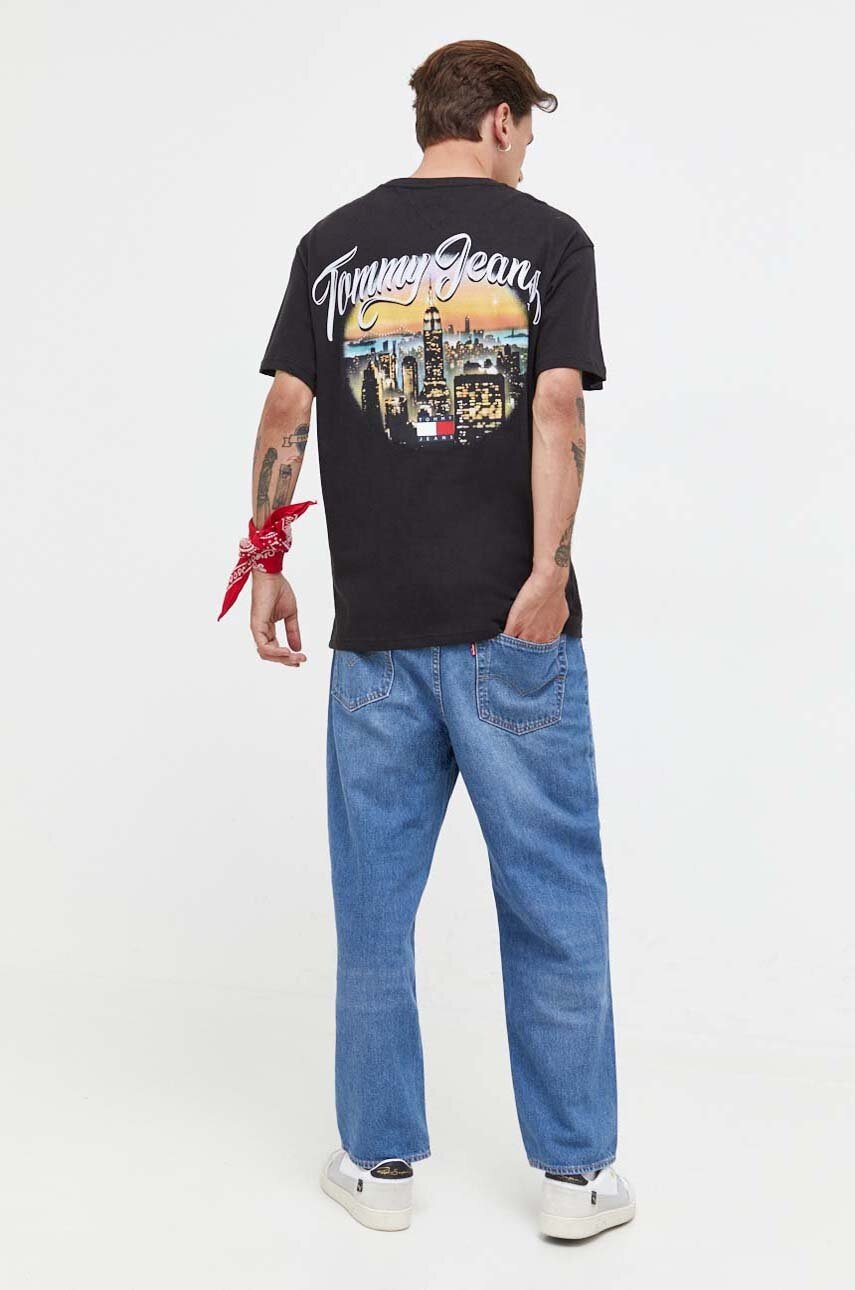 

Памучна тениска Tommy Jeans в черно с принт, Черен