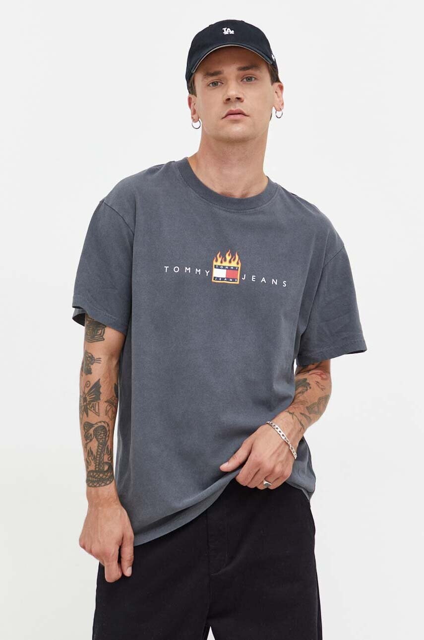 

Бавовняна футболка Tommy Jeans чоловічий колір сірий з принтом