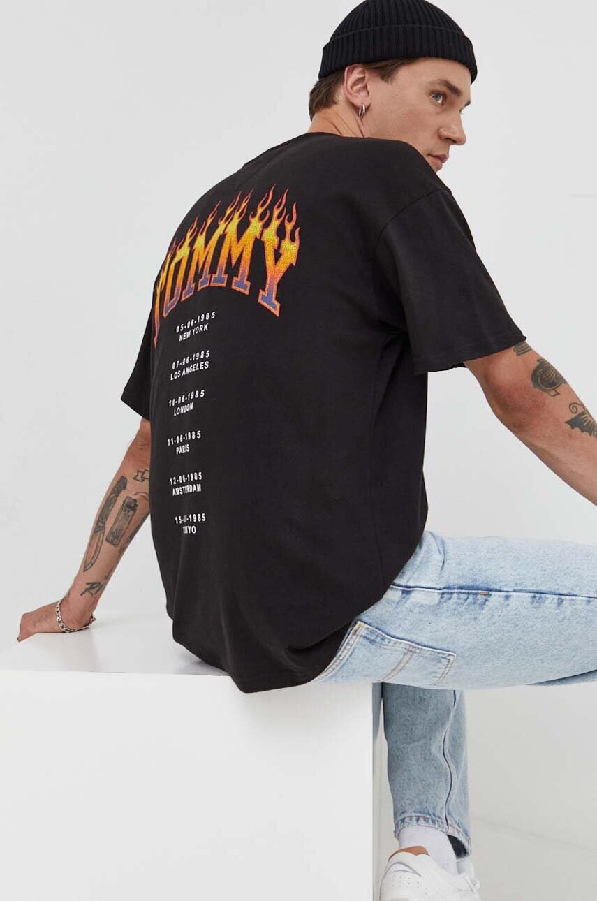 

Бавовняна футболка Tommy Jeans чоловічий колір чорний з принтом