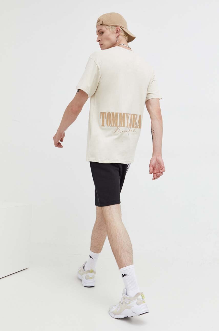 

Бавовняна футболка Tommy Jeans колір бежевий з аплікацією