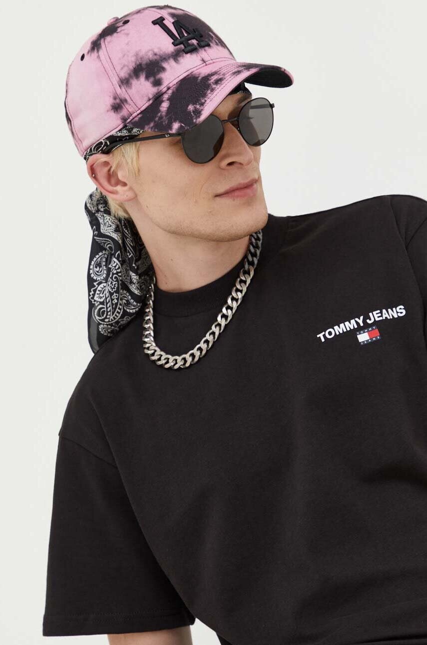 

Бавовняна футболка Tommy Jeans колір чорний однотонний