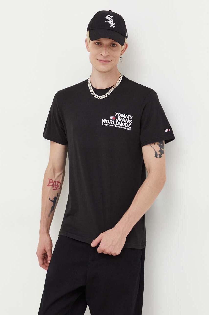 

Бавовняна футболка Tommy Jeans колір чорний з принтом