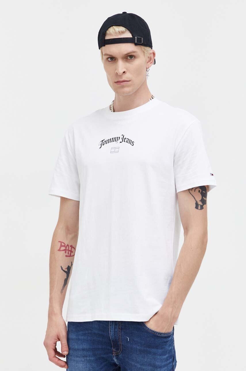 

Памучна тениска Tommy Jeans в бяло с принт, Бял
