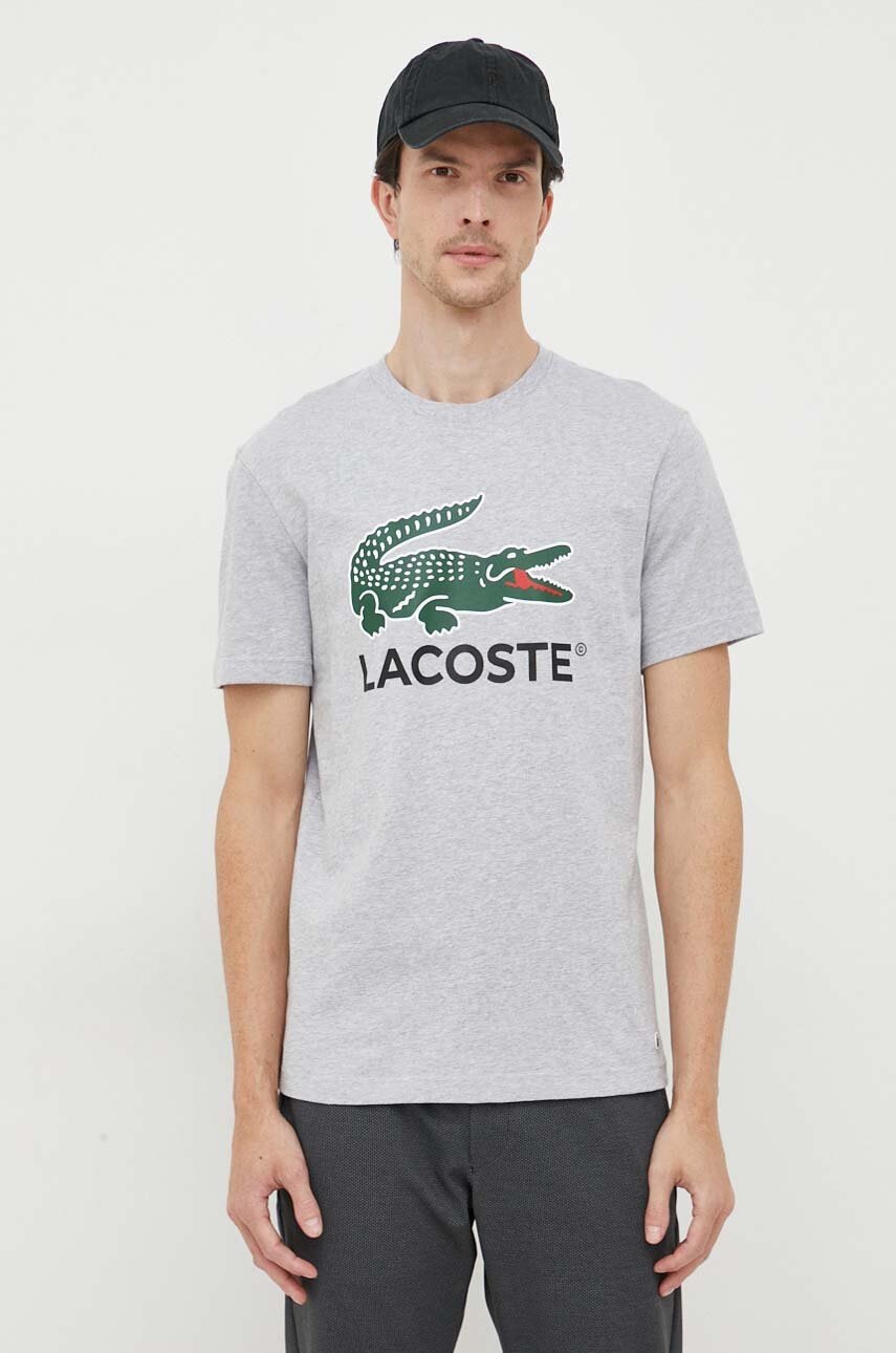 

Памучна тениска Lacoste в сиво с принт, Сив
