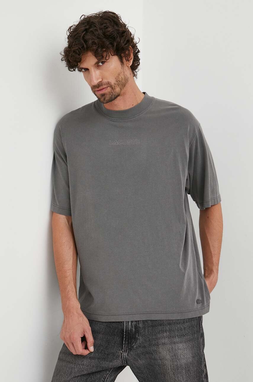 

Памучна тениска Lacoste в сиво с принт, Сив