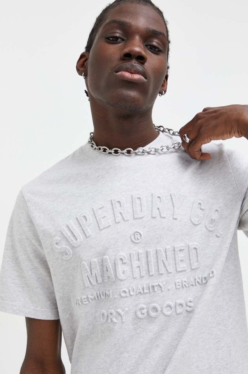 

Хлопковая футболка Superdry мужской цвет серый с принтом