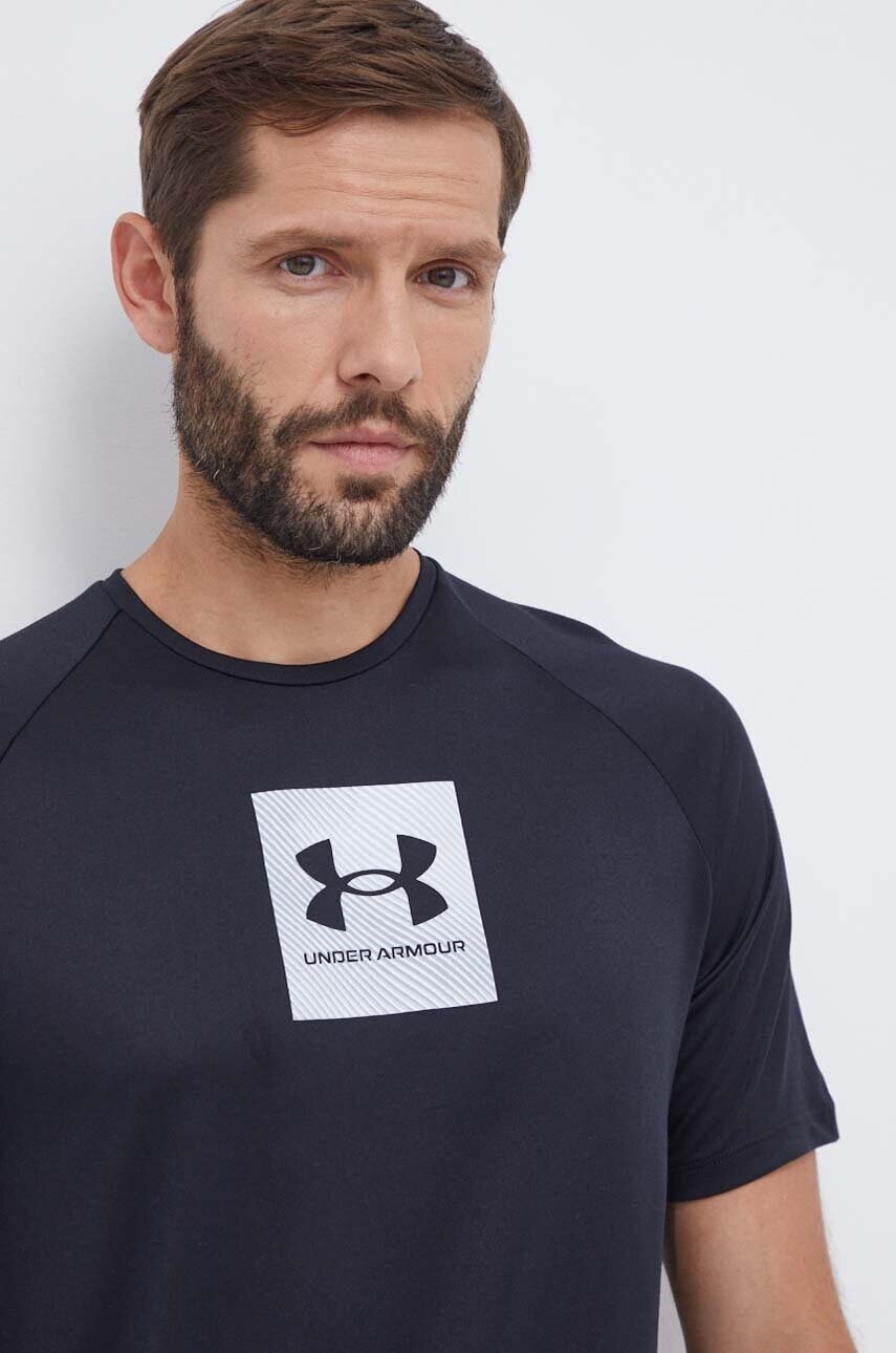 

Тениска за трениране Under Armour в черно с принт, Черен