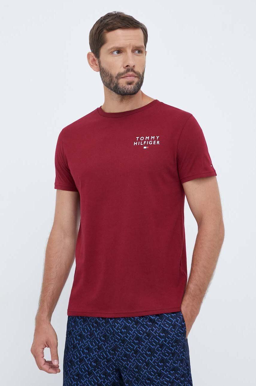 Levně Bavlněné tričko Tommy Hilfiger vínová barva