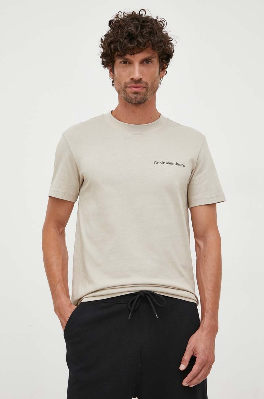 

Памучна тениска Calvin Klein Jeans в бежово с апликация, Бежов