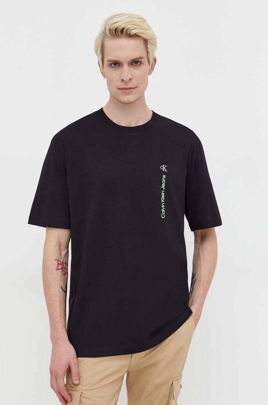 

Памучна тениска Calvin Klein Jeans в черно с принт, Черен