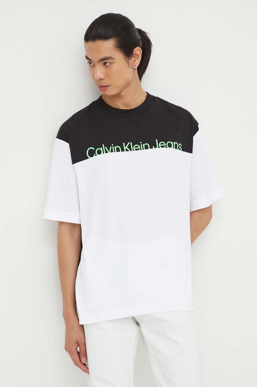 

Памучна тениска Calvin Klein Jeans в черно с десен, Черен
