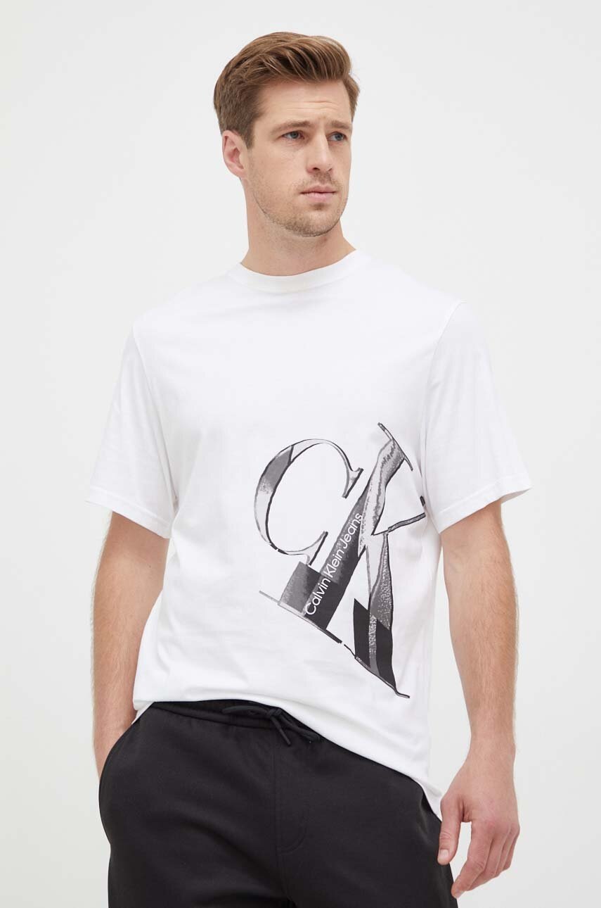 

Памучна тениска Calvin Klein Jeans в бяло с принт, Бял