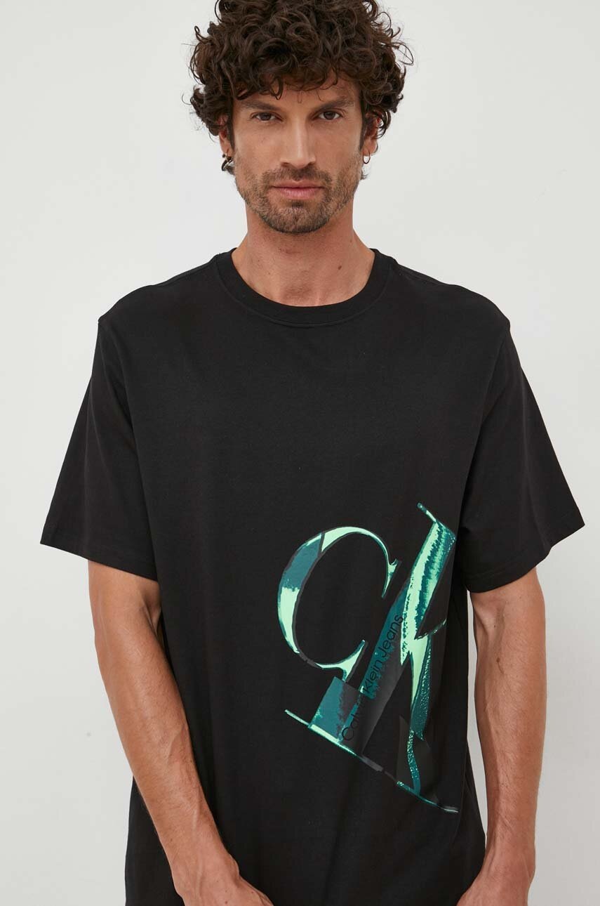 

Памучна тениска Calvin Klein Jeans в черно с принт, Черен
