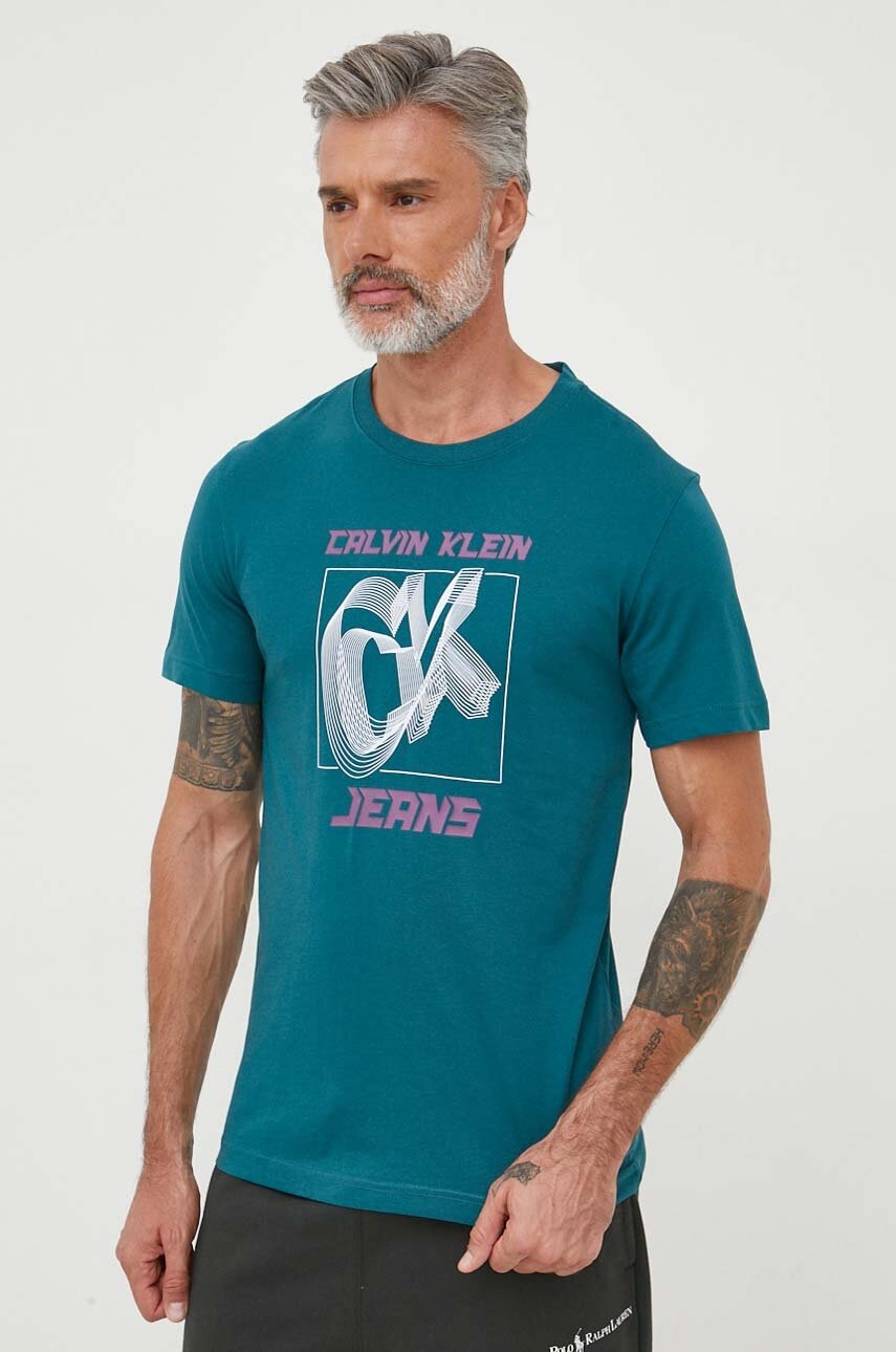 

Памучна тениска Calvin Klein Jeans в синьо с принт, Зелен