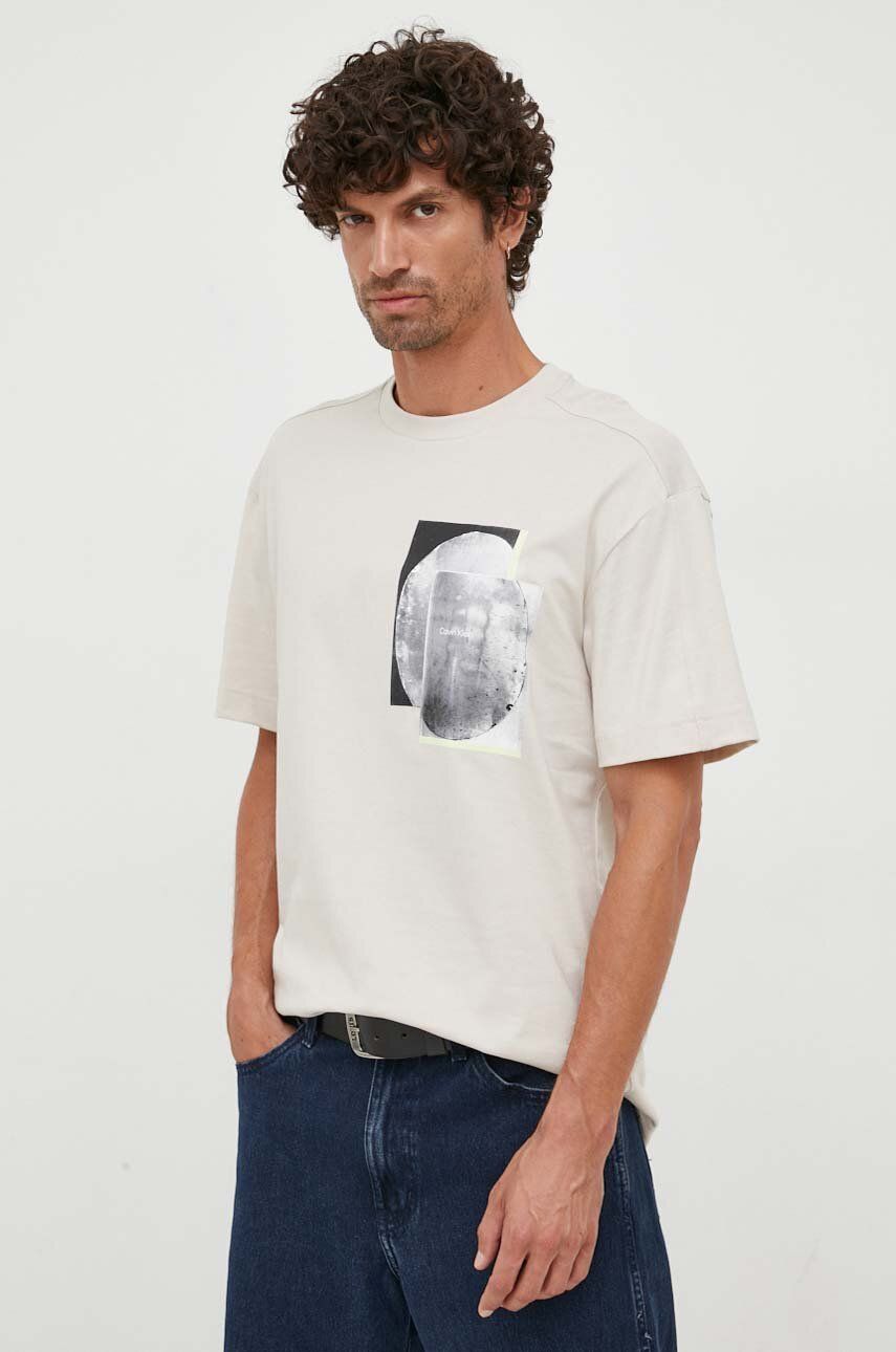 Bavlněné tričko Calvin Klein béžová barva, s potiskem - béžová -  100 % Bavlna