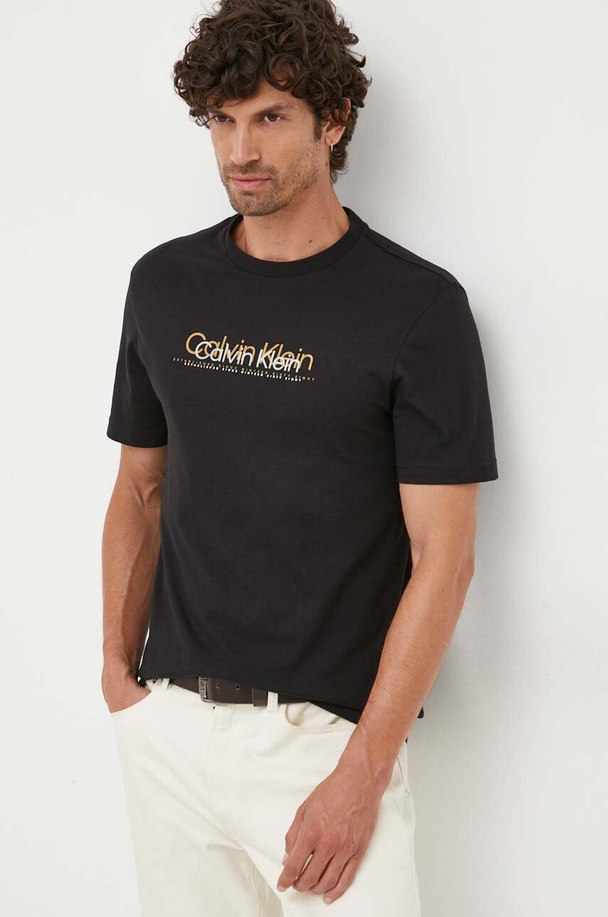 

Памучна тениска Calvin Klein в черно с принт, Черен