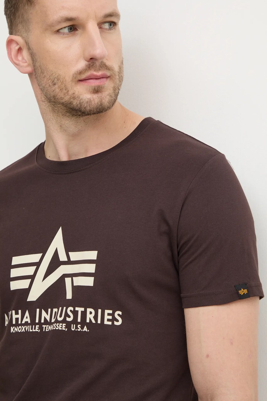 

Памучна тениска Alpha Industries Basic T-Shirt в кафяво с принт 100501.696, Кафяв