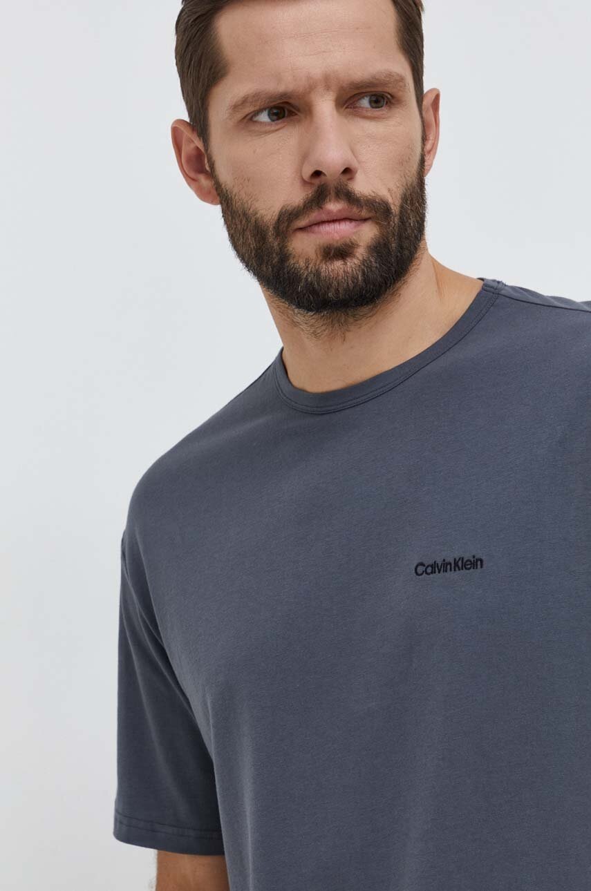 

Домашна тениска Calvin Klein Underwear в сиво с изчистен дизайн, Сив